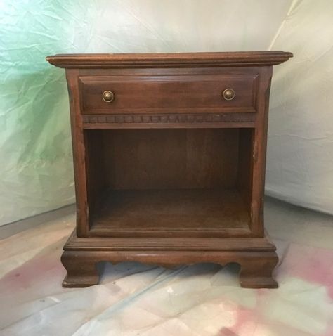 Night Stand Makeover with Old Fashioned Milk Paint - Saw Nail and Paint Step Makeover, Green Milk Paint, Bedside Table Makeover, Refinished Nightstand, Night Stand Makeover, End Table Makeover, Nightstand Makeover, Painted Night Stands, Green Milk