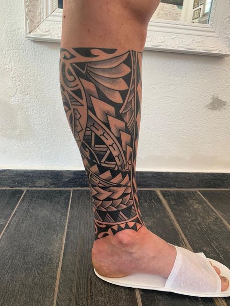 Leg Polynesian Tattoo For Men, Philippines Tattoo, Calf Tattoo Ideas, Soccer Tattoos, Tattoo Pierna, American Traditional Tattoo Ideas, Traditional Tattoo Ideas, Rose Shoulder Tattoo, Tattoos To Cover Scars