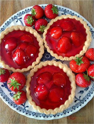 Summer Berry Tarts | Utterly Scrummy Food For Families Berry Tarts, Tea Treats, Mini Torte, Berry Tart, Summer Baking, Sweet Pie, Tea Sandwiches, Fruit Tart, Sweet Tarts