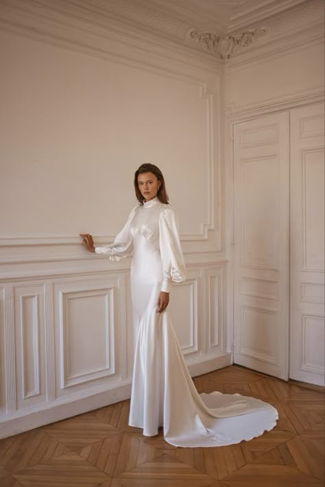 ‘Olivia’ - Alon Livné Official Website Wedding Look Makeup, Wedding Dress After Party, Wedding Gown Sheath, Long Sleeve Satin Wedding Dress, After Party Wedding Dress, Dress Summer Wedding Guest, Lace Sheath Wedding Dress, Wedding Dress Sheath, Wedding Gown With Sleeves