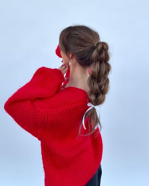 ❤️Christmas bubble braid Cutest model @abby.ras 💗 Color by @hairby_chrissy 👑 #hairstyle #braidhairstyles #bubblebraid #holidayhair #holidayhairstyle Hairby Chrissy, Bubble Braid, Holiday Hairstyles, Braided Hairstyles, Braids, Bubbles, Hair Styles, Christmas, Color