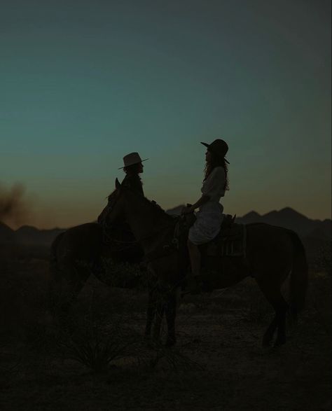 Wild West Couple Aesthetic, Western Guitar Aesthetic, Sapphic Cowgirl Aesthetic, Female Outlaw Aesthetic, Old Money Western Aesthetic, Spanish Cowgirl, Wild West Photoshoot, Outlaw Country Aesthetic, Dark Cowgirl Aesthetic