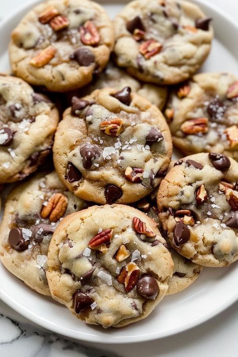 Caramel Pecan Cookies, Pecan Chocolate Chip Cookies, Pecan Chocolate, Salted Chocolate Chip Cookies, Chocolate Chip Pecan Cookies, Salted Caramel Cookies, Caramel Chocolate Chip Cookies, Chocolate Chip Cookies Ingredients, Homemade Caramel Sauce