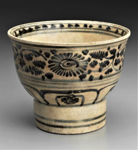 16th century Lê dynasty Vietnamese Bowl. Hanoi, Vietnam. Vietnamese Bowl, Ceramics Bowl, Vietnamese Pho, Hanoi Vietnam, Pottery Bowls, Hanoi, 16th Century, Cinderella, Vietnam