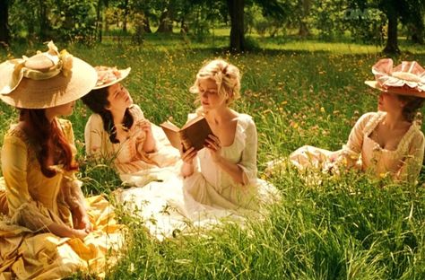 Kirsten Dunst, as a young Marie, reading a book in a field of flowers with close friends in Marie Antoinette (2006)... Royalty Core, Marie Antoinette 2006, Female Filmmaker, Royal Core, Royal Aesthetic, Princess Core, Sofia Coppola, Kirsten Dunst, Princess Aesthetic