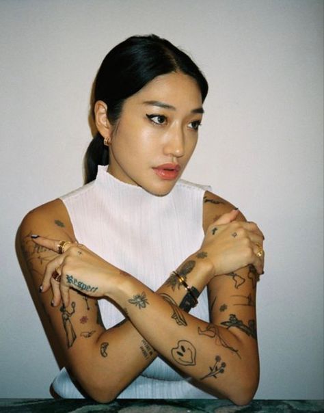 Peggy Gou, Tattoo Minimalist, Dainty Tattoos, Tattoo Outline, Creative Tattoos, Tattoo Fonts, Minimalist Tattoo, Unique Tattoos, Life Tattoos