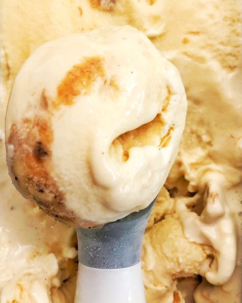 Bananas foster ice-cream Cake Ice Cream Recipe, Ice Cream Recipes Banana, Frozen Lollipops, Bananas Foster Ice Cream, Banana Foster Ice Cream, Custard Ice Cream Recipe, Cookbook Inspiration, Gelato Recipes, Best Ice Cream Flavors