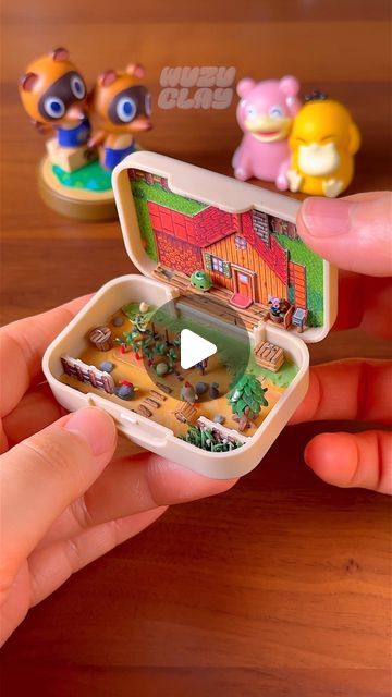 WUZU clay on Instagram: "I made a tiny Stardew Valley farm in a lens case 🐓 ⠀ ⠀ ⠀ #stardewvalley #clayart #miniature #fanart #making #gameart" Clay Stardew Valley, Stardew Outfits, Stardew Valley Art, Stardew Valley Farm, Stardew Valley Farms, Scrapbook Gift, Handmade Projects, Clay Miniatures, Lens Case