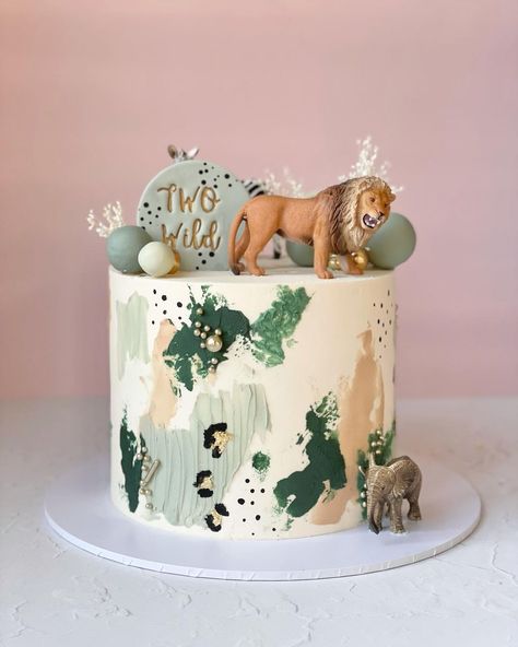 Cake Textures, Gateau Baby Shower Garcon, Two Wild Cakes, Jungle Safari Cake, Jungle Birthday Cakes, Safari Baby Shower Cake, Baby Boy Birthday Cake, Animal Birthday Cakes, Wild Birthday Party