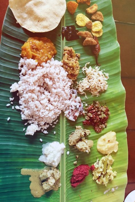 Sadhya Kerala, Food Kerala, Kerala Breakfast, Famous Food, Happy Onam, Romantic Honeymoon Destinations, Kerala Food, Munnar, Malaysian Food