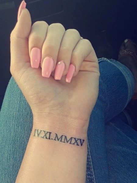 25 Cute Wrist Tattoos for Women in 2021 - The Trend Spotter Roman Numeral Wrist Tattoo, Tato Nama, Roman Numbers Tattoo, Cute Wrist Tattoos, Inner Wrist Tattoos, Wrist Tattoos Words, Tattoos On Wrist, Wrist Tattoos Girls, Numbers Tattoo