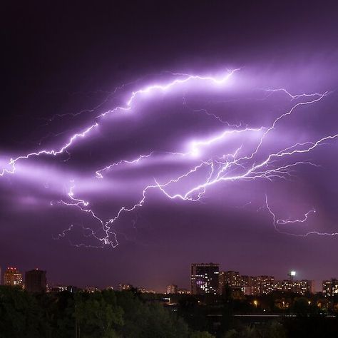 Lightning At Night, Lightning Purple, Lightning Photography, Purple City, Crazy Weather, Purple Lightning, Purple Y2k, Iris West, Ipad Aesthetic