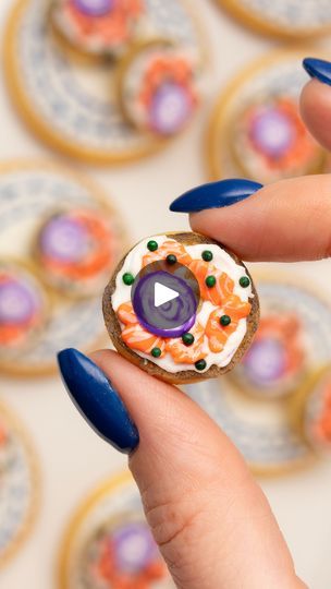 Edible Glue, Royal Icing Decorations, Recipes To Make, Cookie Art, Art Club, Decorated Cookies, Bagels, Royal Icing, Cookie Decorating