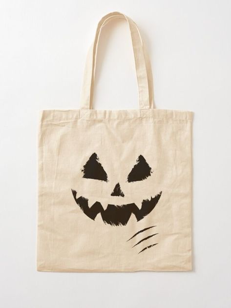 Halloween Tote Bag to collect sweets or just for causual Halloween shopping. Cotton Halloween shoppers with scary pumpkin face. 
#halloween #halloweentote #halloweenshopper #halloweenbag Halloween Bags Diy, Scary Smile, Decorated Tote Bags, Scary Pumpkin Faces, Dulces Halloween, Fall Tote Bag, Fall Tote, Orange T Shirt, Painted Tote