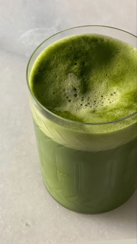 Healthy Breakfast Snacks, Green Drink, Matcha Drink, Iced Matcha Latte, Iced Matcha, Salmon Dishes, Natural Juices, Fun Baking Recipes, Food Is Fuel