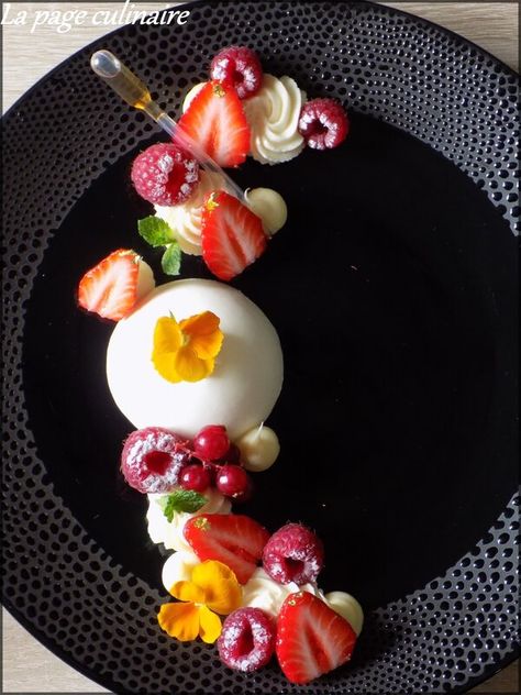 Fancy Desserts Presentation, Fancy Desserts Recipes, Patisserie Fine, Gourmet Food Plating, Fine Dining Desserts, Dessert Restaurants, Chocolate Garnishes, Dessert Presentation, Mousse Dessert