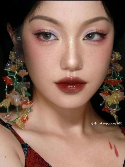 Lunar New Year Makeup Look, Mulan Makeup Look, Chinese New Year Makeup Look, Undereye Eyeshadow Makeup, Traditional Japanese Makeup, Pomegranate Makeup, Tea Party Makeup, Chinese New Year Makeup, Lunar New Year Makeup