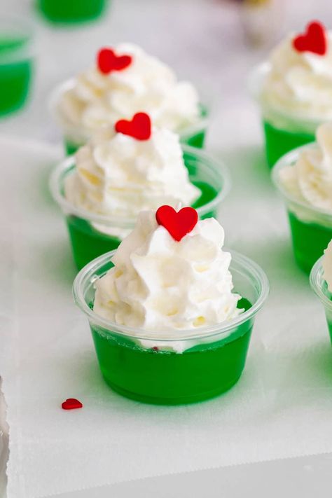 Who doesn’t love some yummy, festive jello shots?! These fun, easy to make, and delicious Grinch Jello Shots are the perfect way to get parties started. Grinch Jello Shots, Grinch Jello, Pina Colada Jello Shots, Pudding Jello Shots, Birthday Cake Shots, Homemade Chicken Alfredo, Lemon Cream Cake, Christmas Crunch, Christmas Jello