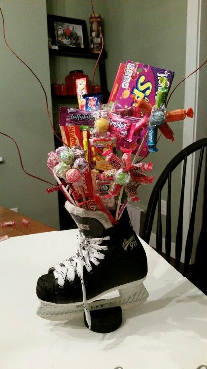 Hockey Table Centerpieces, Nhl Party Ideas, Hockey Gift Basket Ideas, Hockey Team Party Ideas, Hockey Tournament Decorations, Hockey Raffle Basket Ideas, Hockey Gift Basket, Hockey Party Ideas, Hockey Team Gift Ideas