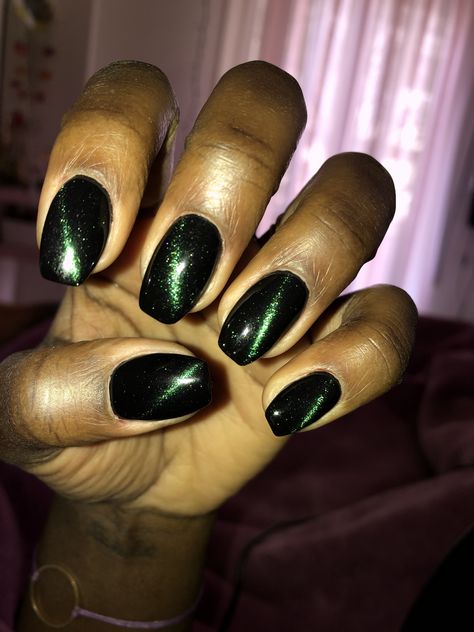 My cat eye cofin nails! Short Cat Eye Nails, Black Cat Eye Nails, Green Cat Eye Nails, Short Cat, Black Cat Eye, Eye Nails, Green Nail, Cat Eye Nails, Dark Nails