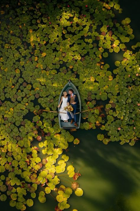 Prenup Theme, The Wedding Bliss, Boat Photoshoot, Nautical Aesthetic, Lake Photoshoot, Top Pic, Row Boat, Pre Wedding Photos, Pre Wedding Photoshoot