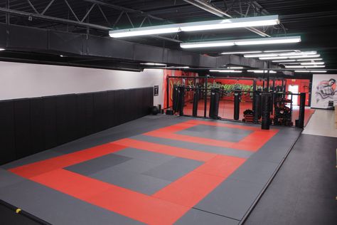 Karate Gym, Boxing Gym Design, Bjj Gym, Dojo Design, Martial Arts Mats, Dojo Ideas, Indoor Sports Court, Martial Arts Gym, Gym Design Interior