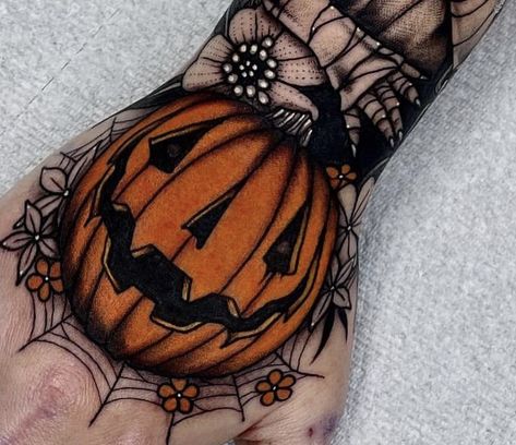 Pumpkin Hand Tattoo, Halloween Hand Tattoo, Spooky Garden Tattoo, Pumpkin Head Tattoo, Jack O Lantern Tattoo, Jack O Lantern Mushroom, Fall Tattoos, Heavily Tattooed, Tattooed People