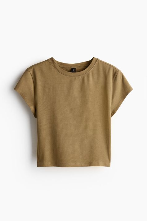 Fitted crop top in soft cotton jersey. Round neckline and cap sleeves. True Autumn Outfits, Fitted Crop Top, True Autumn, Cotton Plant, Workout Crop Top, Dark Beige, Autumn Outfits, Cotton Top, Cotton Tops