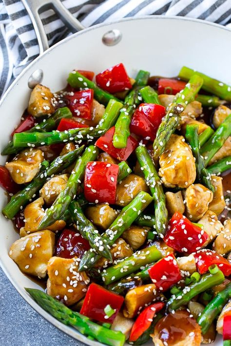 This teriyaki chicken stir fry recipe is full of chicken and colorful veggies, all tossed in a sweet and savory homemade teriyaki sauce. Tatertot Casserole Recipe, Bbq Teriyaki Chicken, Japanese Teriyaki Chicken Recipe, Best Teriyaki Chicken Recipe, Best Teriyaki Chicken, Chicken Teriyaki Stir Fry, Healthy Chicken Stir Fry, Stir Fry Recipes Healthy, Teriyaki Chicken Recipe