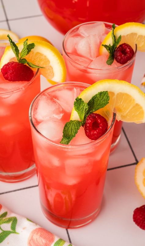 Quench your thirst and impress your guests with this easy-to-follow Peach Raspberry Lemonade recipe. A blend of juicy peaches, tart raspberries, and zesty lemon creates a drink that's not just refreshing but a feast for the eyes too. Raspberry Drinks Nonalcoholic, Raspberry Peach Lemonade, Raspberry Drinks, Rasberry Lemonade, Raspberry Lemonade Recipe, Drinks Lemonade, Raspberry Drink, Raspberry Torte, Raspberry Cocktail