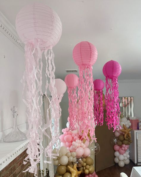 Pink boho beach dinner party 💗👙🏝️🐚 • • • #pinkoceanparty #pinkundertheseaparty #pinkbohobeachparty #pinkoceanpartydecorations #pinkoceanpartyideas #oceanpartydecorations #undertheseapartydecorations #bohobeachpartydecorations #birthdayballoonideas #birthdaythemes #newjerseypartyplanner #newjerseyeventplanner #newjerseyballoons #newjerseyballoonartist #newjerseypartydecorator #newjerseyeventdecorator #newjerseysmallbusiness Pink Beach Theme Party, Pink Beach Birthday, Pink Winter Party, Beachy Birthday Party, Beach Dinner Party, Beach Dinner Parties, Ocean Party Decorations, Beachy Birthday, Beach Dinner