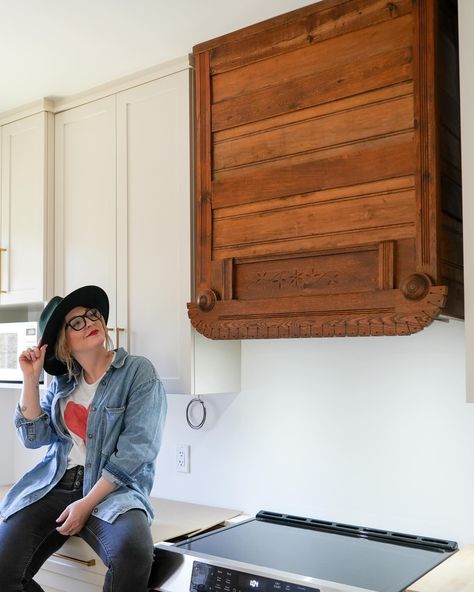 Can you believe this hood vent cover started as a bedframe?!!!! ✨🤯 My mother-in-law, Daphne, recently moved and her kitchen went through a whirlwind of renovations. She envisioned a modern, yet feminine kitchen with a hint of vintage charm! We brainstormed and realized that a DIY hood vent could infuse the space with the charm she desired. We were both so inspired when @peonyandhoney turned an antique bed frame into the most beautiful hood vent- so we knew this was the solution!😍 thank you... Headboard Hood Vent, Feminine Kitchen, Antique Bed Frame, Bin House, Grain Bin House, Hood Vent Cover, Remodel House, Stove Vent, Oven Hood