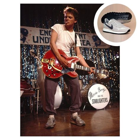 Trainer Spotting’s Instagram post: “Michael J. Fox and Nike Air Pegasus during "Back to the Future" rehearsal. 1985. Photo by Ralph Nelson - - #nikeairpegasus #michaeljfox…” Halloween Movies To Watch, Johnny B Goode, Photowall Ideas, Johnny B, The Future Movie, Robert Downey Jr., Halloween Movie Night, J Fox, Michael J Fox