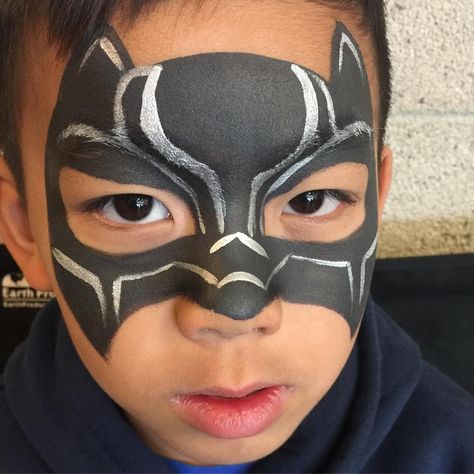 Cindy Face Painter Yee on Instagram: “Quick Black Panther mask today #blackpantherfacepaint #blackpanther” Face Paint Party, Superhero Face Painting, Black Panther Mask, Black Panther Face, Diy Face Paint, Maquillage Halloween Simple, Mask Face Paint, Face Painting Tips, Face Painting For Boys