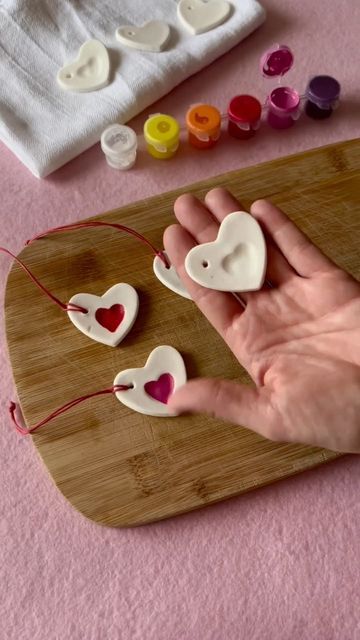 Clay Fingerprint Ornament, Toddler Memory Book, Art Kindergarten, Heart Clay, Fingerprint Heart, Homemade Clay, Clay Magnets, Instagram Heart, Thumb Prints