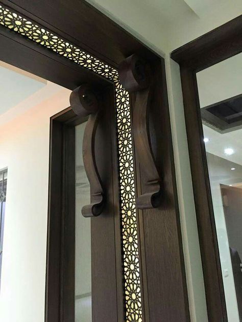 Door side panels Design Marocain, Jaali Design, Interior Design Per La Casa, Kabinet Dapur, House Ceiling Design, Ceiling Design Modern, Entrance Door Design, Pooja Room Design, Room Door Design