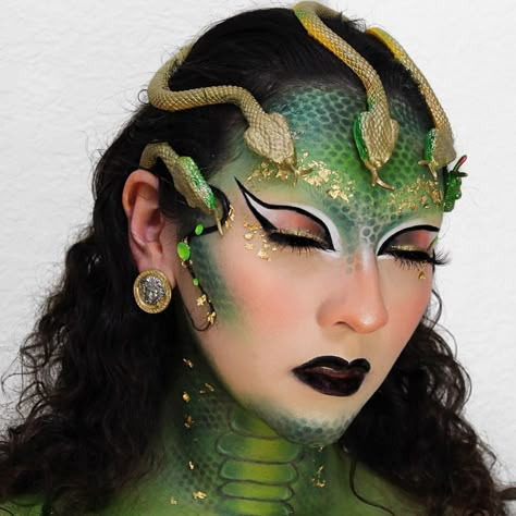 Drag Makeup For Women, Snake Makeup, Medusa Halloween Costume, Medusa Makeup, Ideas Disfraz, Makeup Content, Medusa Costume, Holloween Makeup, Makeup Photos