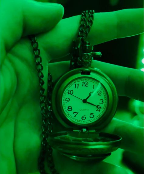 The third and final photo for the green stopwatch aesthetic Green Electronic Aesthetic, Stopwatch Aesthetic, Space Story, Phone Theme, Desk Phone, Aesthetic Photos, Phone Themes, Aesthetic Vintage, Green Aesthetic