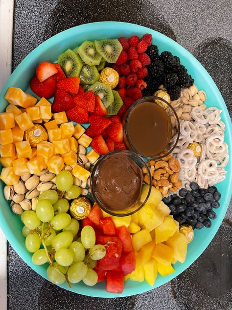 Fruit And Chocolate Charcuterie Board, Charcuterie Board With Fruit, Fruit And Chocolate, Different Kinds Of Fruits, 25th Bday, Chocolate Covered Fruit, Chocolate Fruit, Small Meals, Fruit Tray