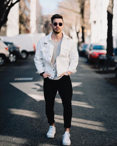 White Denim Jacket Mens, White Denim Jacket Outfit, Denim Jacket Looks, White Jacket Outfit, Mens Pants Fashion Casual, Looks For Men, Mens Workout Tank Tops, Winter Jacket Outfits, Mens Winter Fashion Outfits