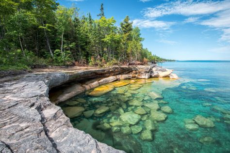 A Guide to Lakes in Michigan | Lake Michigan, Lake Erie, Torch Lake & More | VacationRenter Blog Lake Superior Canada, Michigan Camping, Lake Activities, Torch Lake, Michigan Road Trip, Michigan Vacations, Lake Vacation, Michigan Travel, Lake Huron