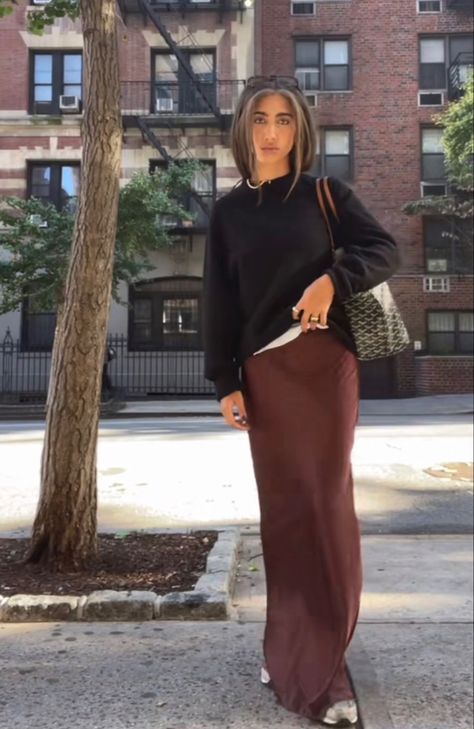 Silk Maxi Skirt Outfit, Satin Skirt Long, Winter Maxi Skirt Outfit, Brown Skirt Outfit, Midi Satin Skirt, Silk Skirt Outfit, Long Brown Skirt, Maxi Skirt Fall, Skirt Outfit Fall