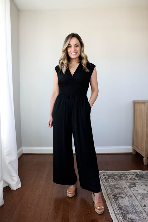 Petite-friendly jumpsuit via pumps and push-ups blog | jumpsuits | petite style | petite fashion Dresses For Petites, Finance Job, Casual Spring Dresses, Jumpsuit Outfit Casual, Spring Jumpsuits, Smart Casual Women Outfits, 60 Outfits, Coastal Preppy, Spring Events