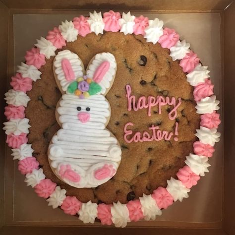 Easter Cake Designs, Easter Themed Cakes, Easter Cake Decorating, Easter Cookie Cake, Cookie Cake Decorations, Cookie Cake Designs, Easter Snacks, Easter Sweets, Chocolate Chip Cookie Cake