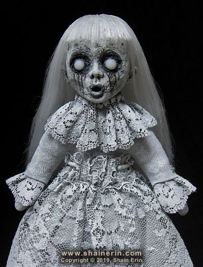 pleasant dreams...I'll just wait until you're sleeping and then rip out your heart for dinner Creepy Doll Halloween, Creepy Baby Dolls, Zombie Dolls, Creepy Doll, Creepy Horror, Scary Dolls, Haunted Dolls, Zombie Girl, Gothic Dolls