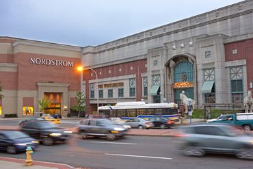 Westchester Shopping Mall, White Plains, New York White Plains Ny, White Plains New York, P F Chang, Marketing Digital Social Media, Baker Man, Shake Shack, Westchester County, Holiday Display, White Plains