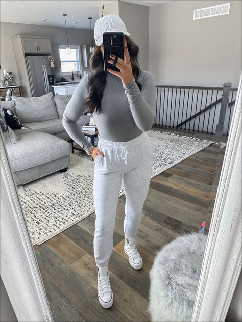 Joggers With High Top Converse, Bodysuit Joggers Outfit, Grey Jogger Sweatpants Outfit, Joggers And Converse Outfits, Light Gray Joggers Outfit, Turtle Neck And Sweatpants, Bodysuit Sweatpants Outfit, Light Grey Joggers Outfit, Sweatpants Outfit Work