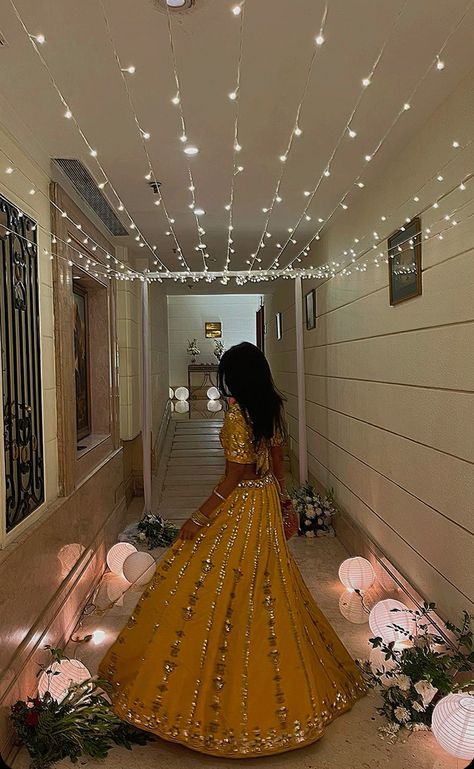 Yellow Lengha, Indian Lengha, Girly Swag, Simple Lehenga, Desi Love, Lehenga Designs Simple, Desi Wedding Decor, Dressing Sense, Royal Aesthetic