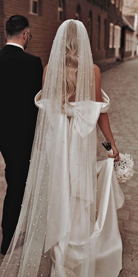 Silk Wedding Dresses For Elegant and Refined Bride ★ #bridalgown #weddingdress Silk Backless Wedding Dress, Wedding Dresses Sheath, Silk Wedding Dresses, Silk Bridal Gown, Simple Bridal Dresses, Sweetheart Bridal Gown, Sweetheart Bridal, Wedding Accessories For Bride, Silk Wedding Gown