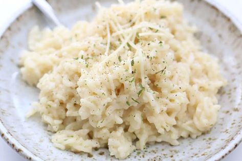 Instant Pot Garlic Parmesan Risotto - 365 Days of Slow Cooking and Pressure Cooking Garlic Parmesan Risotto, Garlic Parmesan Rice, Parmesan Rice, Rice Instant Pot, Chicken And Gravy, How To Make Risotto, Parmesan Risotto, Sour Cream Chicken, Risotto Recipes